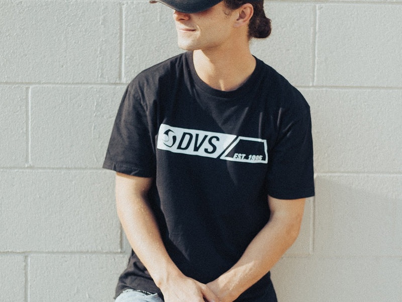 DVS EST 95 TEE メンズ アパレル 黒 白 日本 | GZ50-663